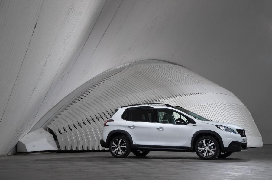  Peugeot 2008 GT Line 2016 года  (фото 41 из 42)